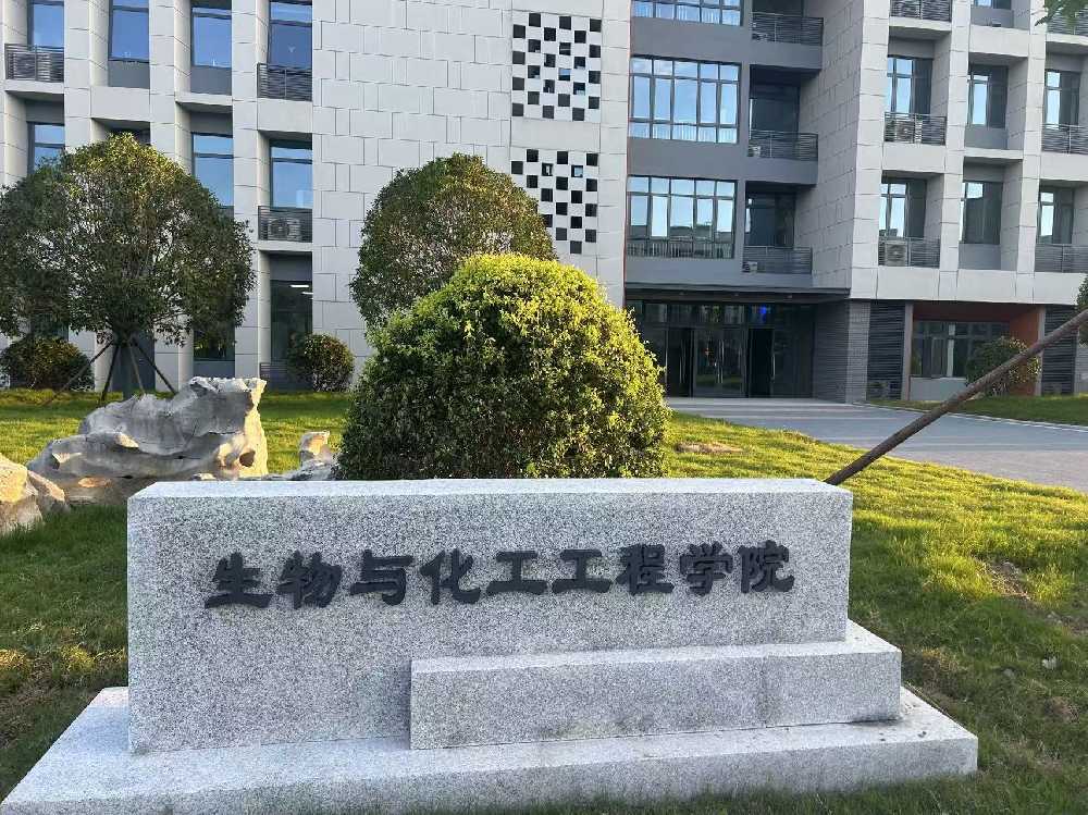 沿滩区扬州职业大学体育场高杆灯项目